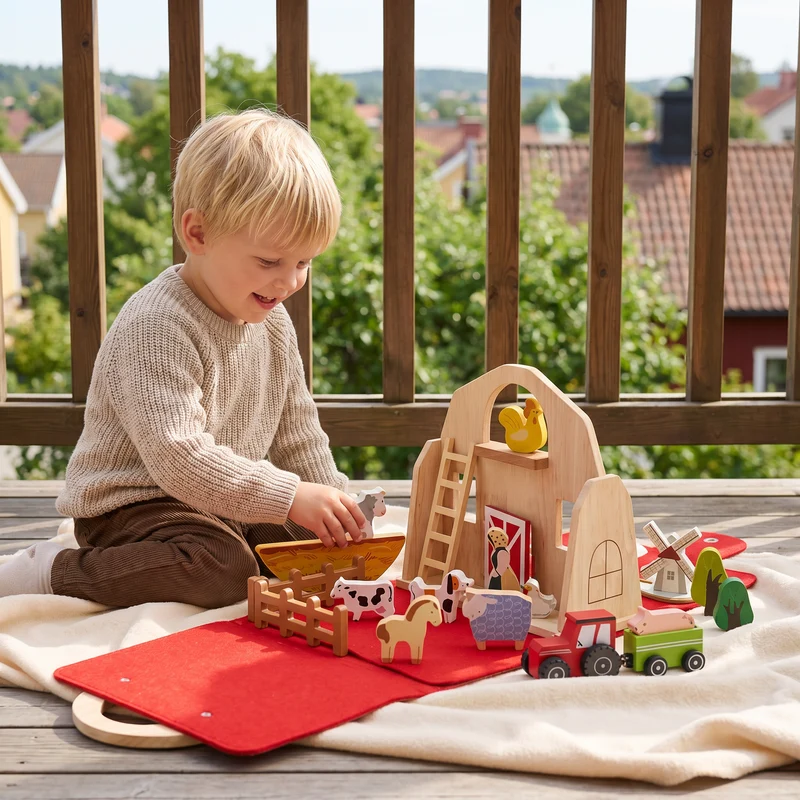 Montessori Trä- och Filtbondgård för Resor – Perfekt för Lek på Språng