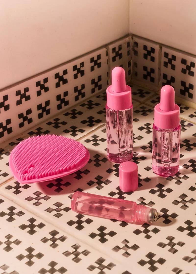 Pink travel set with dropper bottles - 4 pcs