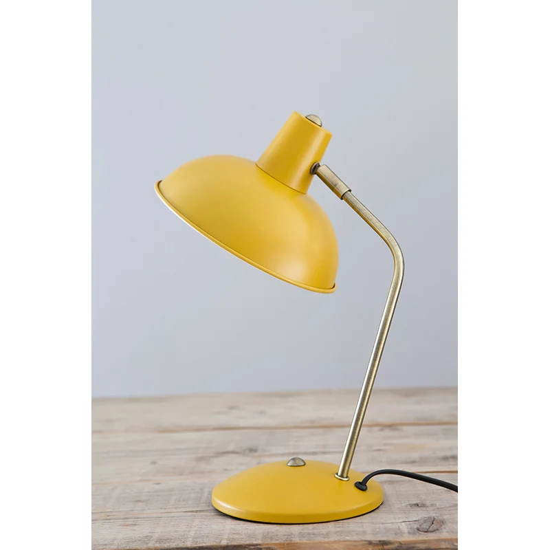 Leitmotiv Hood bordslampa i metall, Matt curry yellow