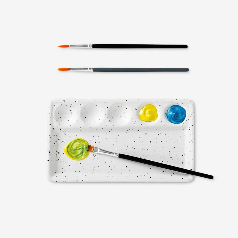 Mixing palette. With paintbrushes