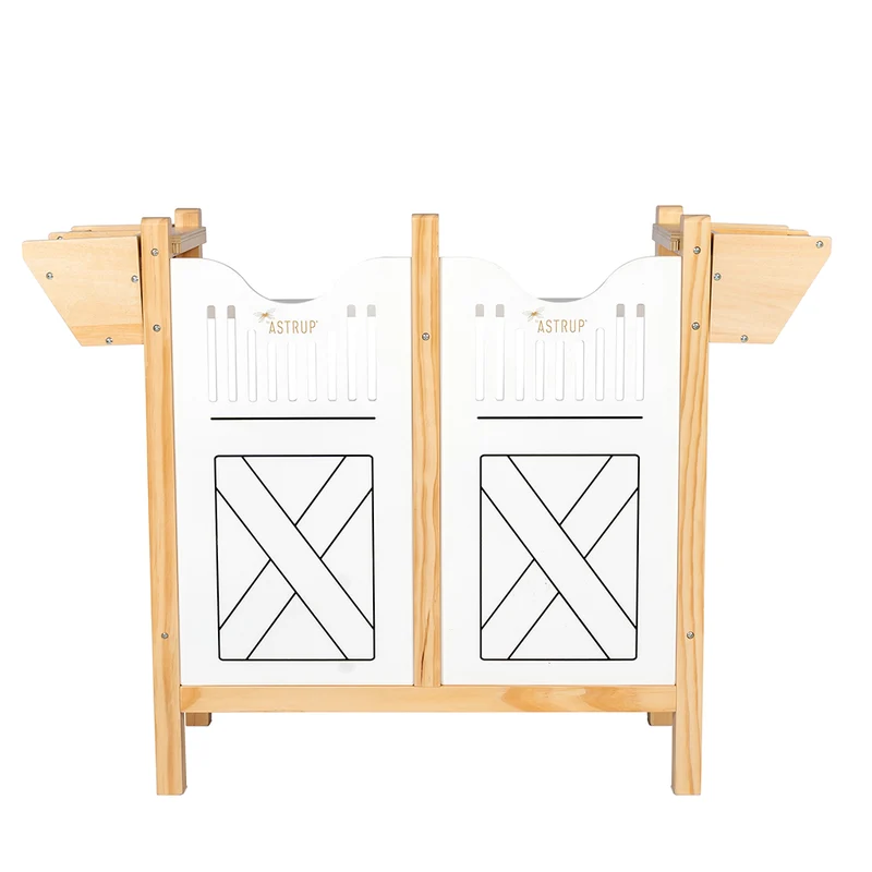 By Astrup Hästbox för 4 käpphästar