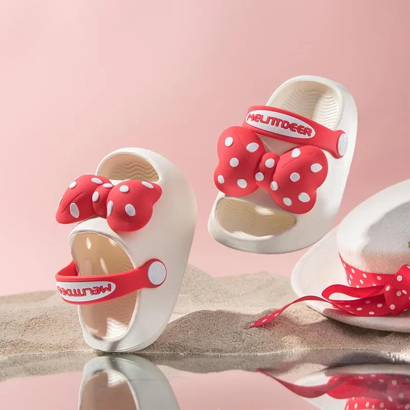 Mini Mode – Glad och trygg – Polka Strandtofflor