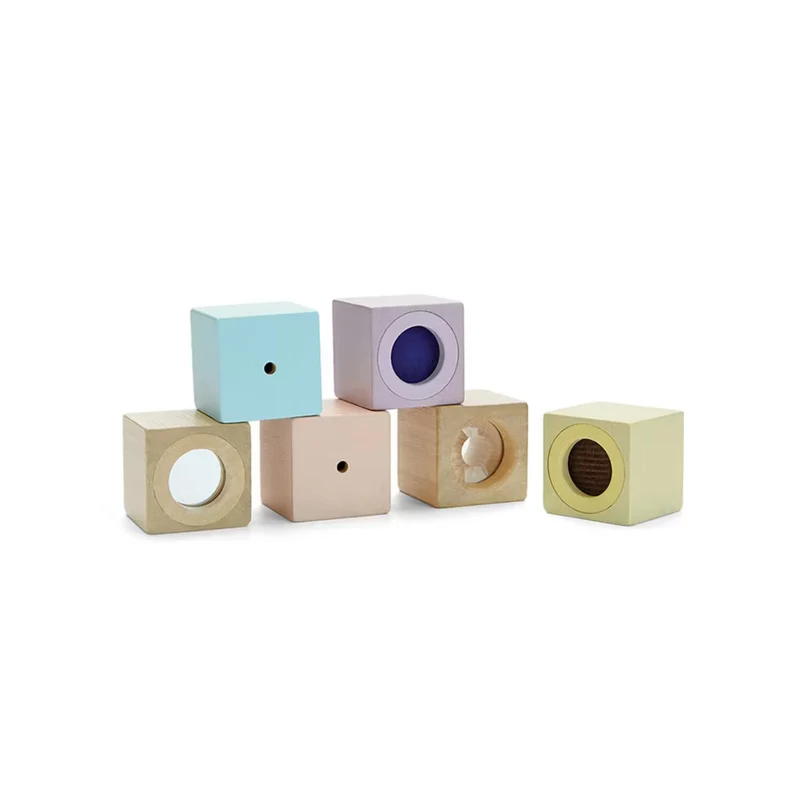 Sensoriska träklossar i pastell – PlanToys
