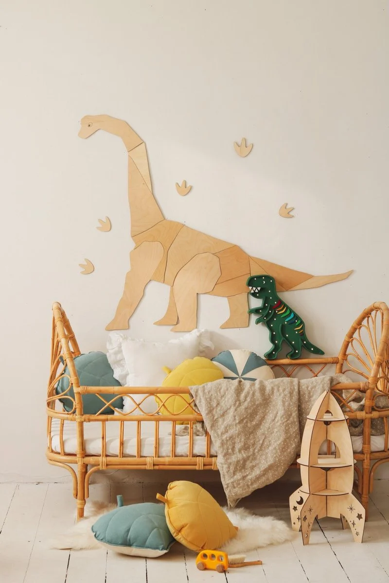 Origami Diplodocus dinusaurie – Väggdekoration i obehandlat trä