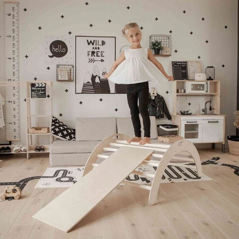 Montessori-klätterbåge med ramp – björk